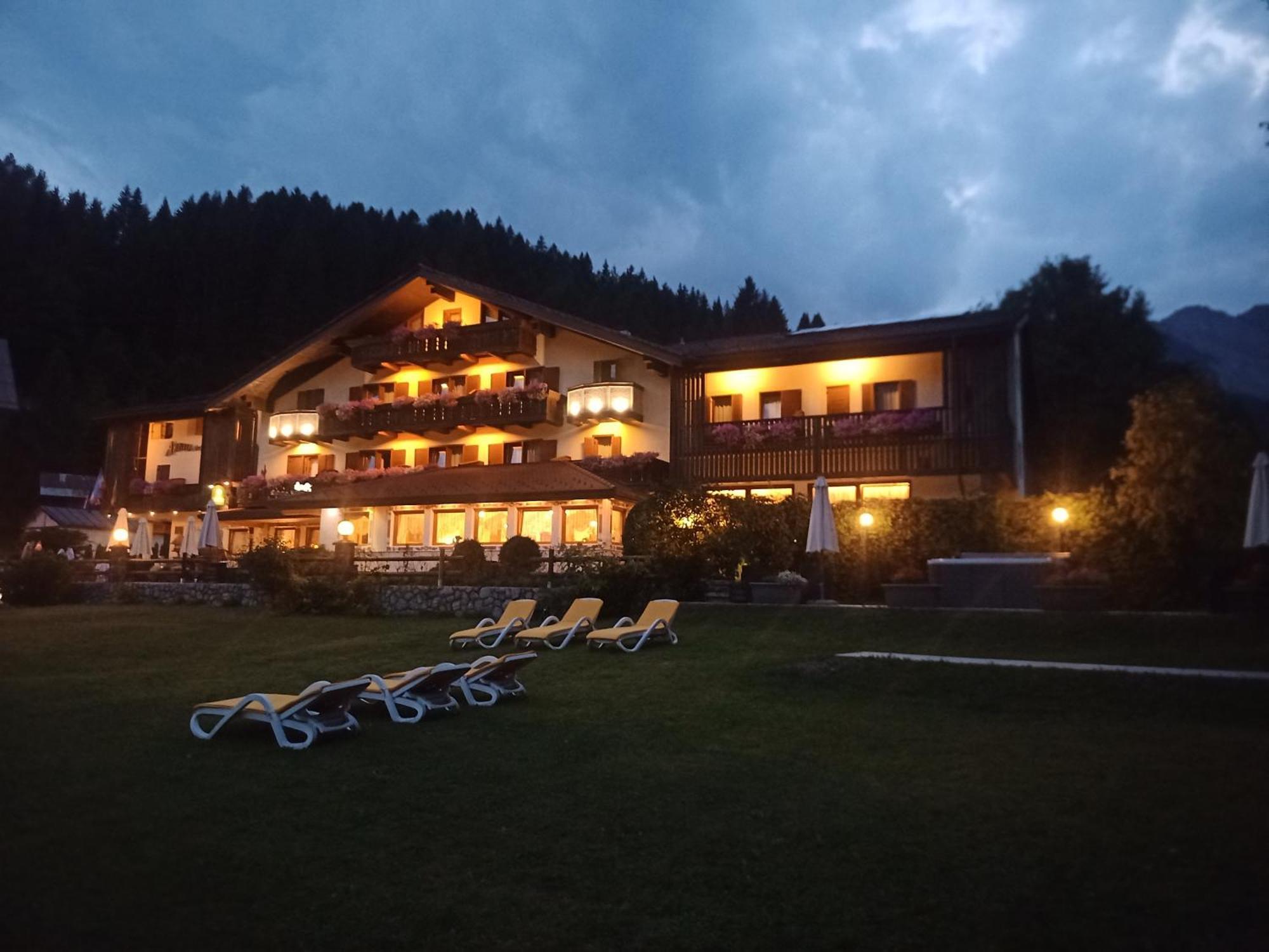 Park Hotel Arnica Falcade Eksteriør billede